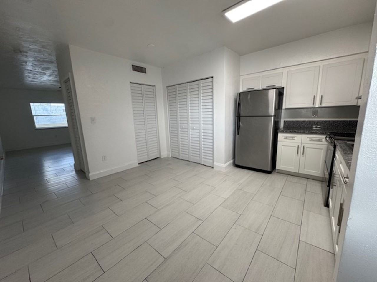 3720 SW 59 Ave - Photo 4 of 7
