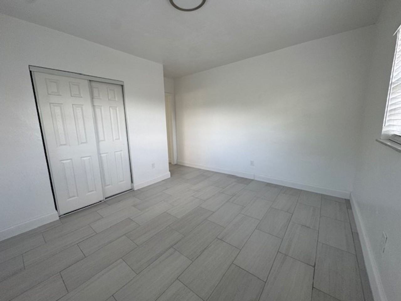3720 SW 59 Ave - Photo 5 of 7