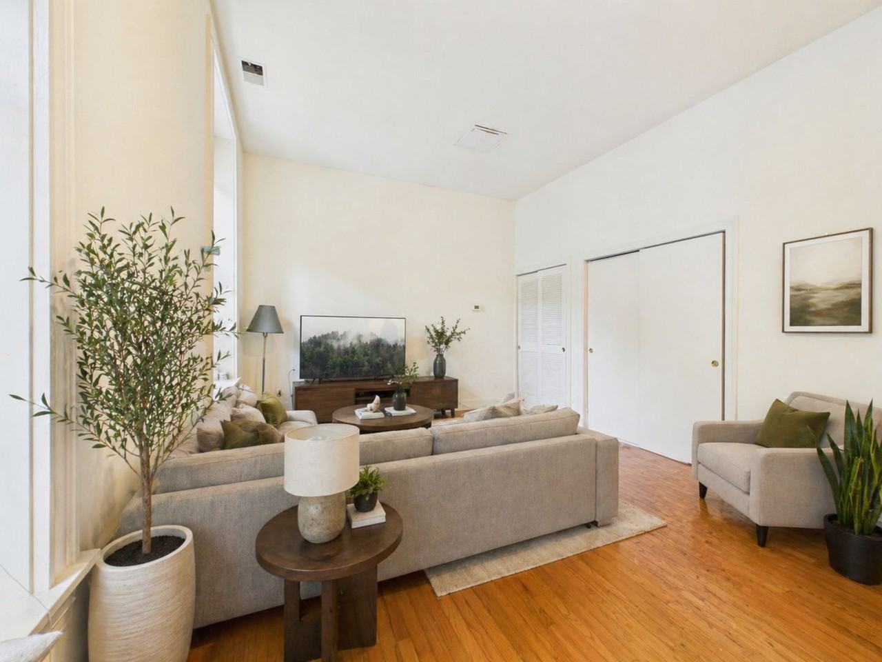 1740 Green St - Photo 2 of 17