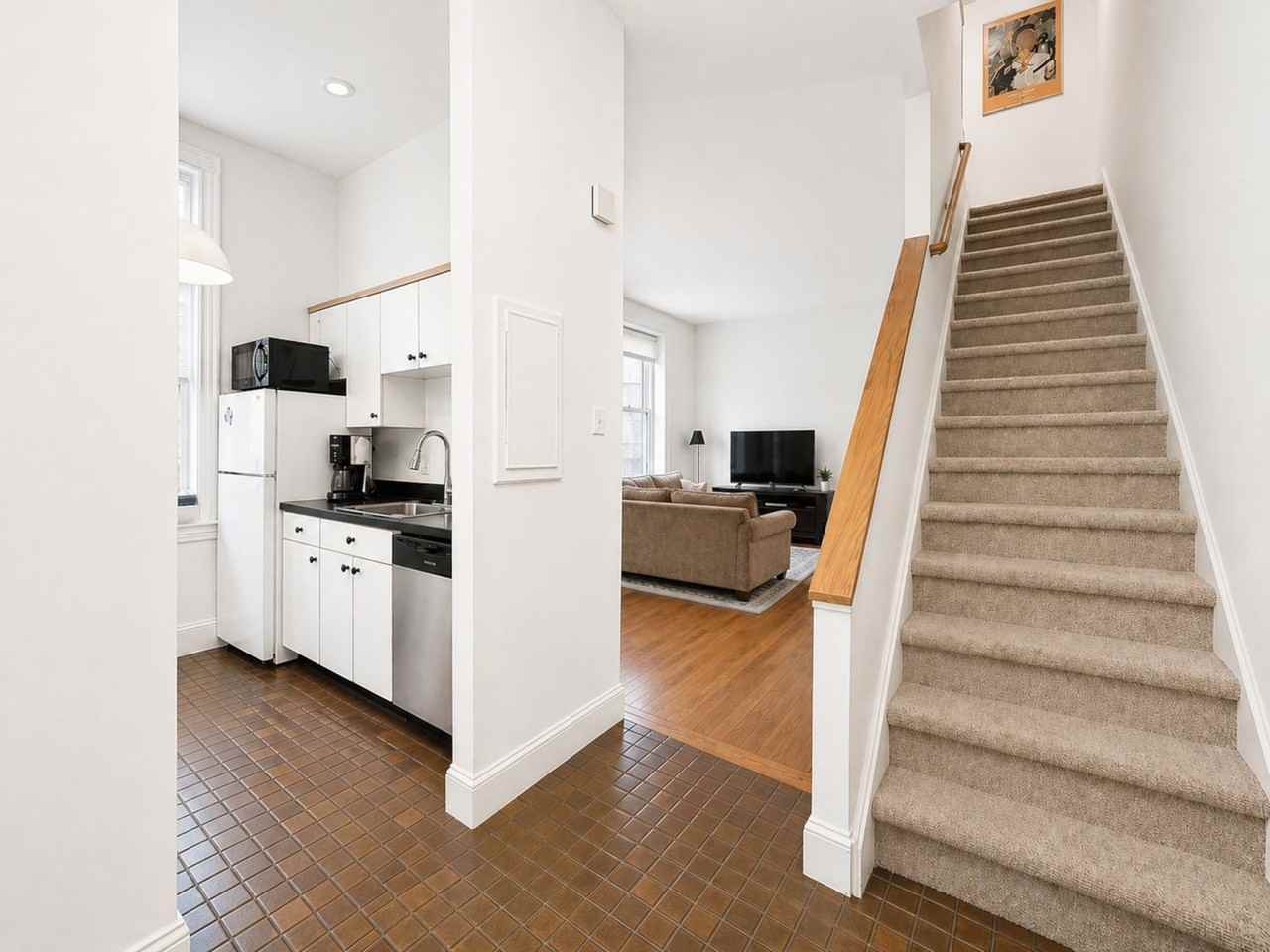 1740 Green St - Photo 6 of 17