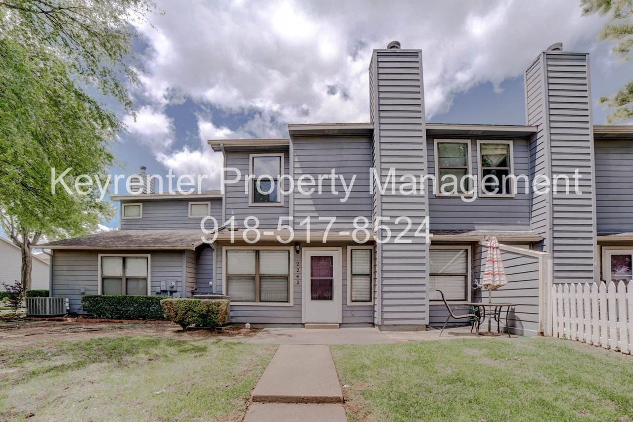 2242 W Quantico St