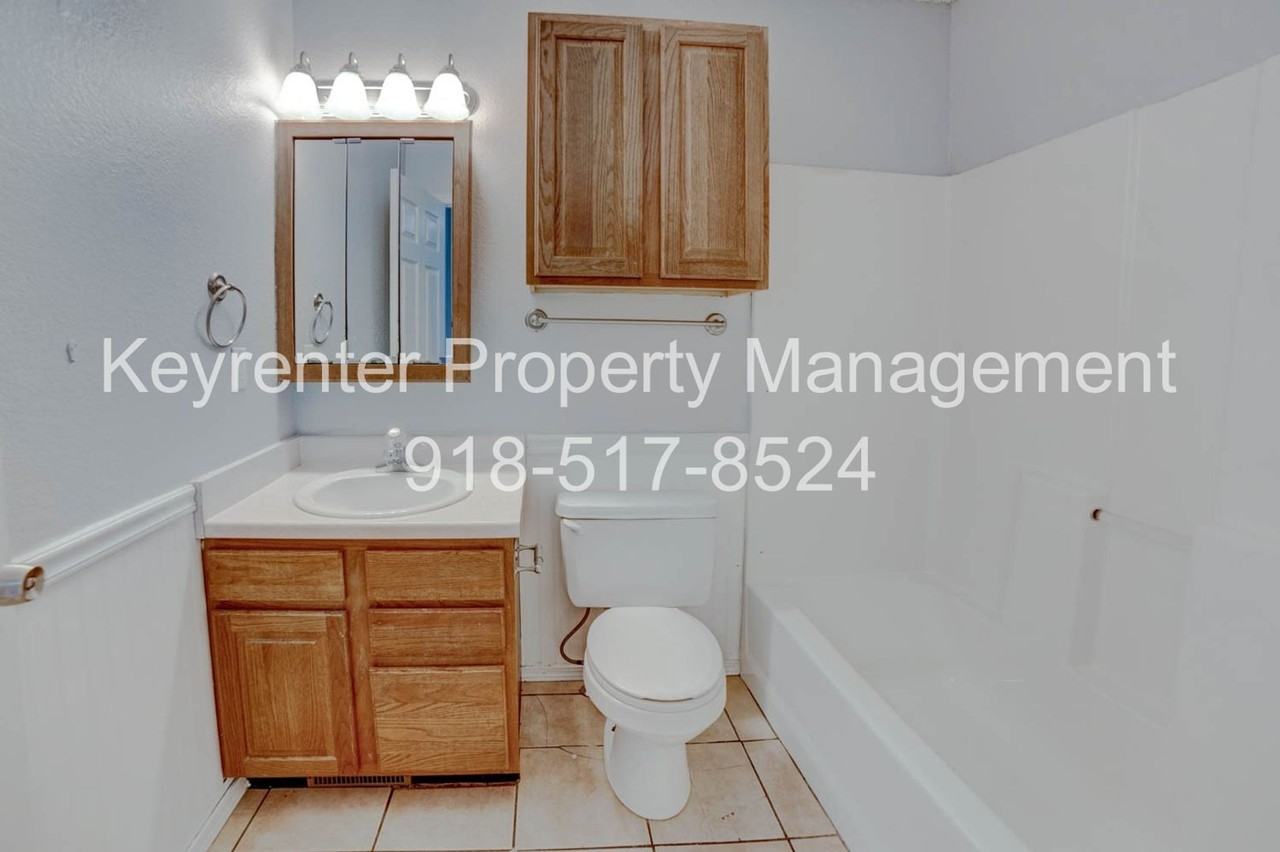 2242 W Quantico St - Photo 4 of 30