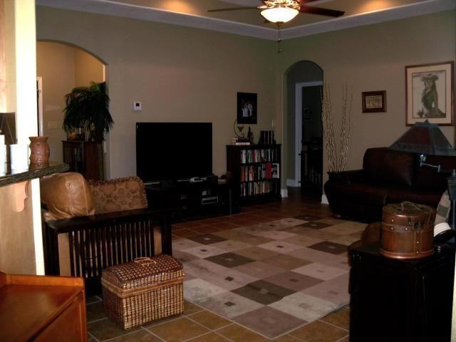 411 Delia Dr - Photo 2 of 7