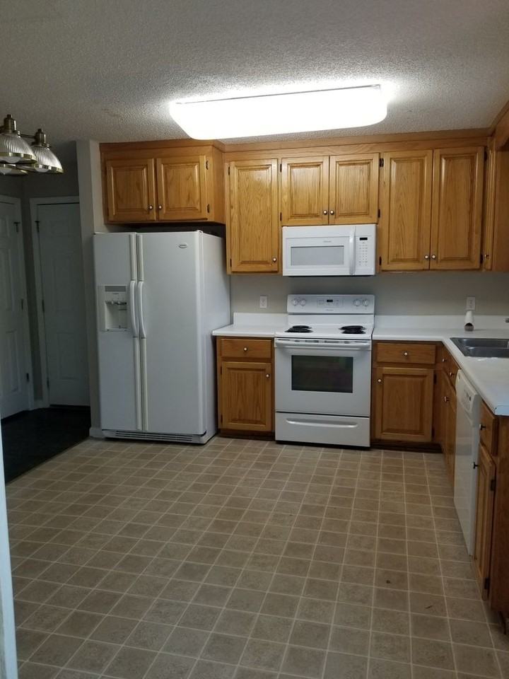 1921 Redhawk Dr - Photo 4 of 24