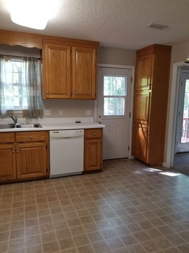 1921 Redhawk Dr - Photo 5 of 24