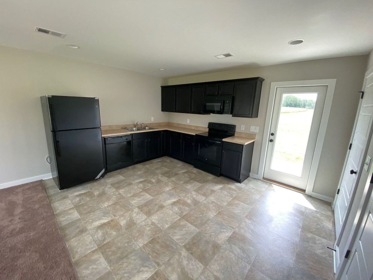 124 Sunlight Cir - Photo 2 of 17