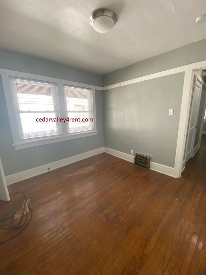 1233 Logan Ave - Photo 2 of 4