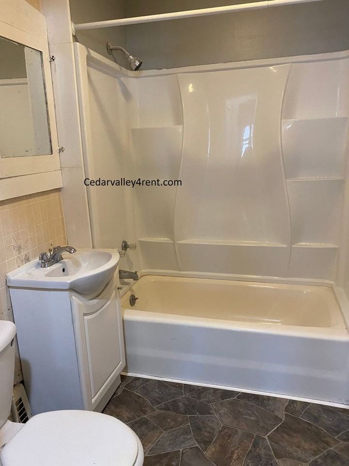 1233 Logan Ave - Photo 4 of 4