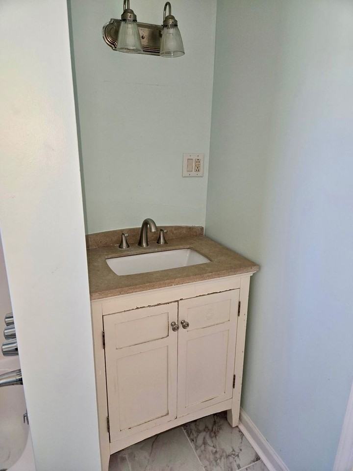 9521 E Ferry St - Photo 7 of 12