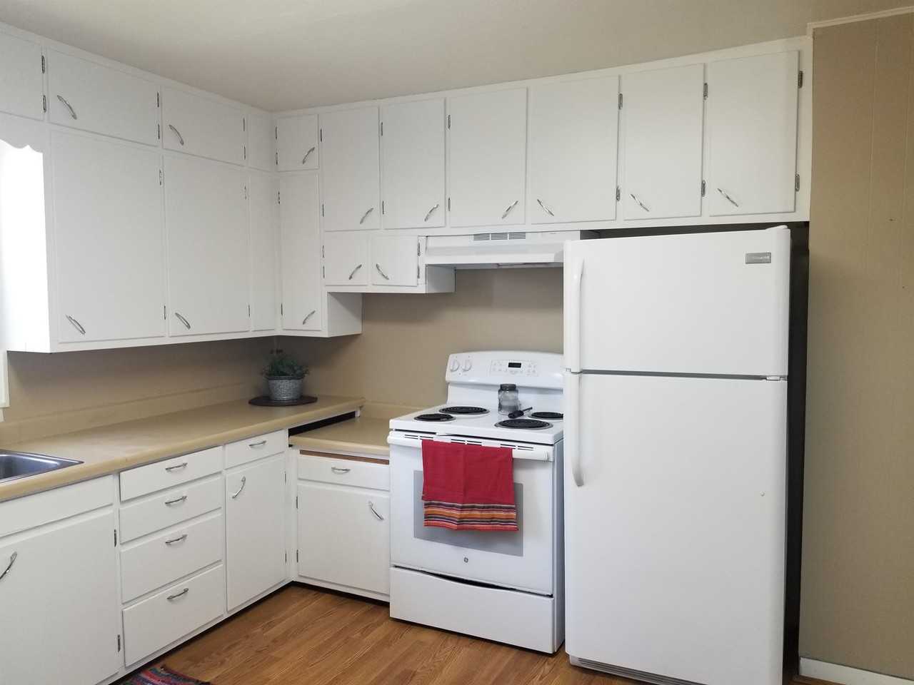 250 N Railroad St #2 - Photo 2 of 12