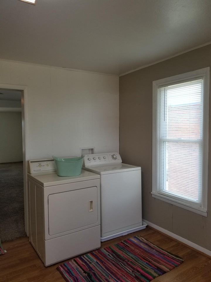 250 N Railroad St #2 - Photo 3 of 12