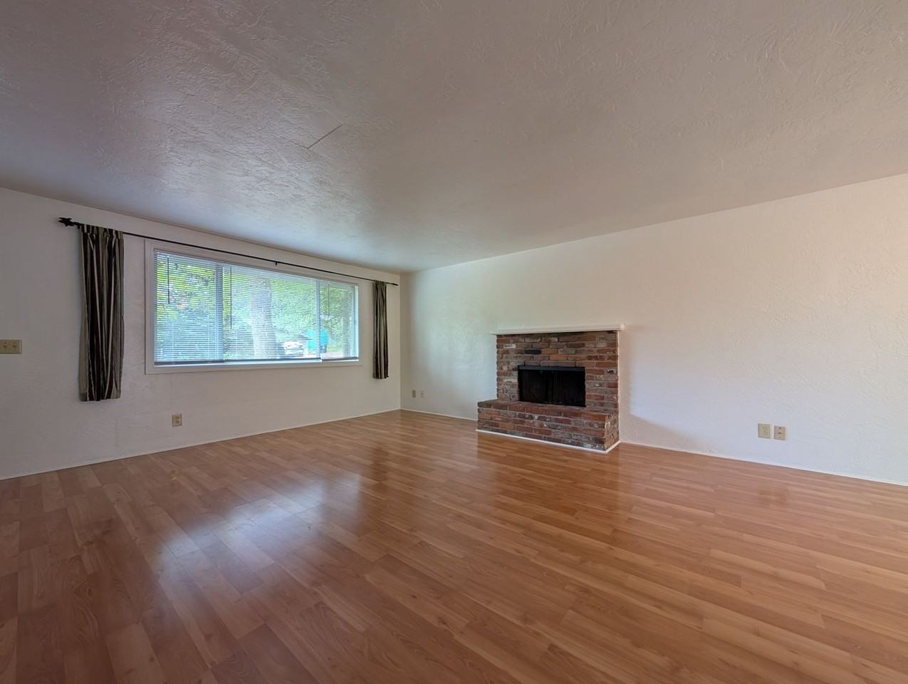 4590 Manzanita St - Photo 6 of 21