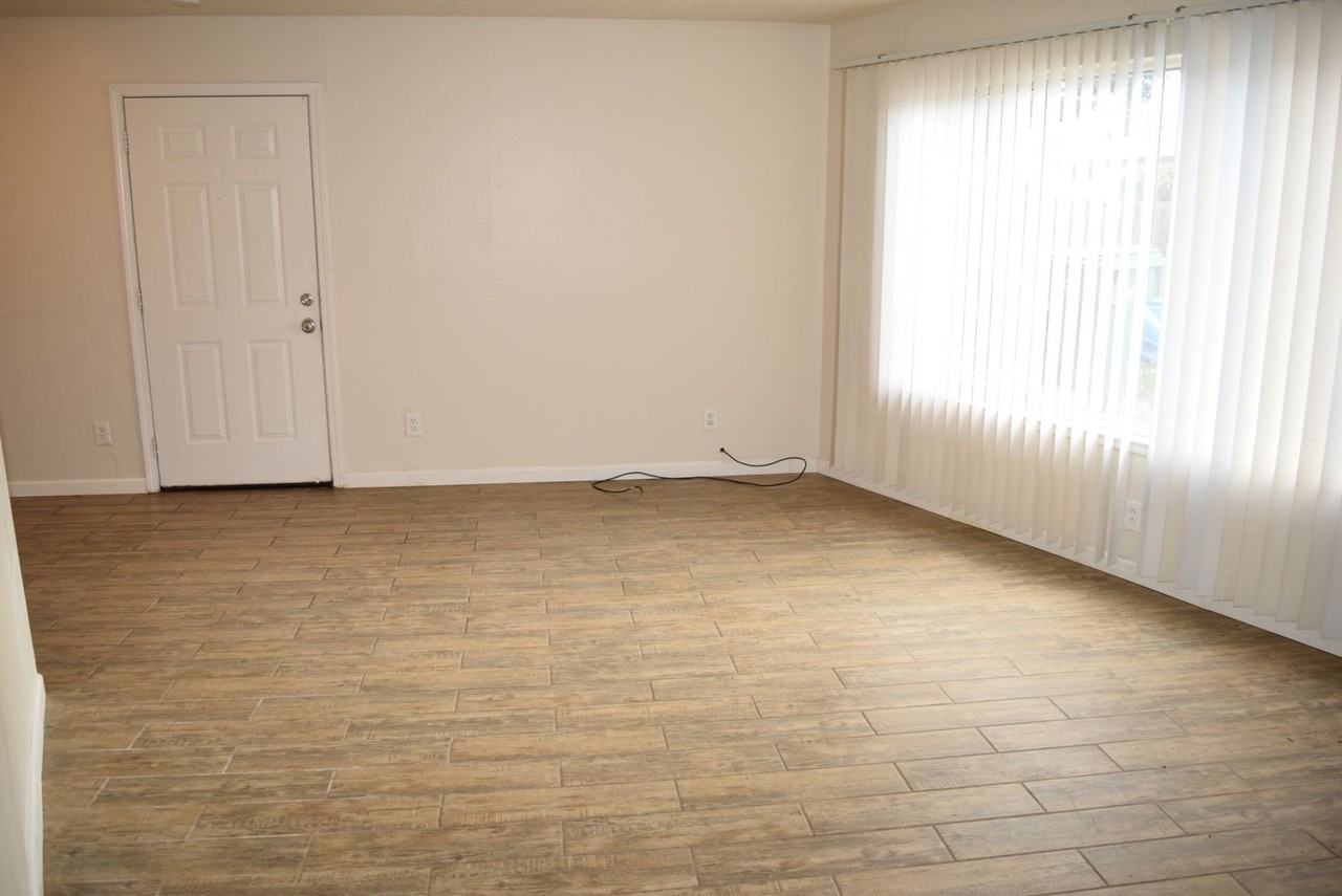 6049 Northcrest Cir #3 - Photo 3 of 18