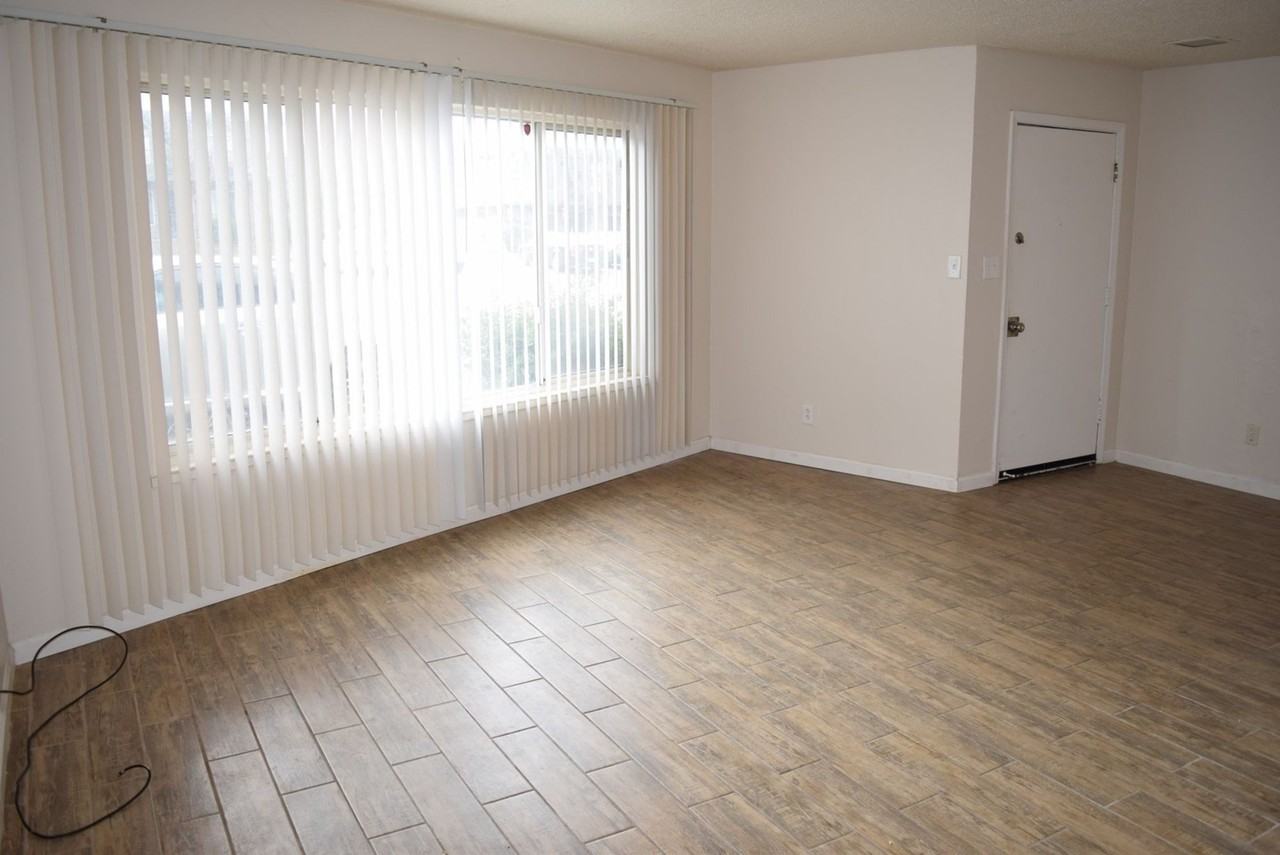 6049 Northcrest Cir #3 - Photo 4 of 18