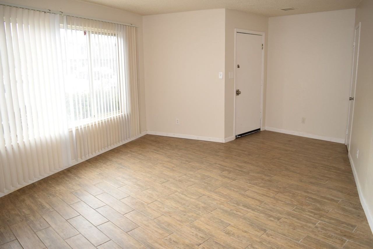 6049 Northcrest Cir #3 - Photo 5 of 18