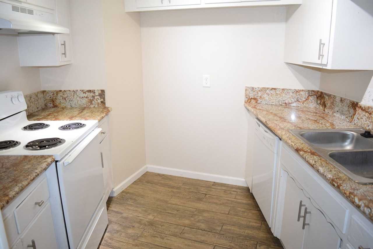 6049 Northcrest Cir #3 - Photo 7 of 18