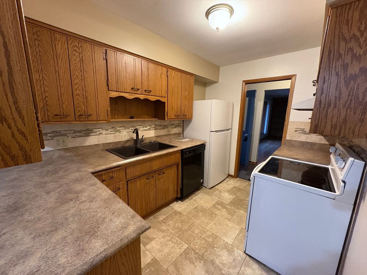 1306 3rd Ave Ne - Photo 3 of 18