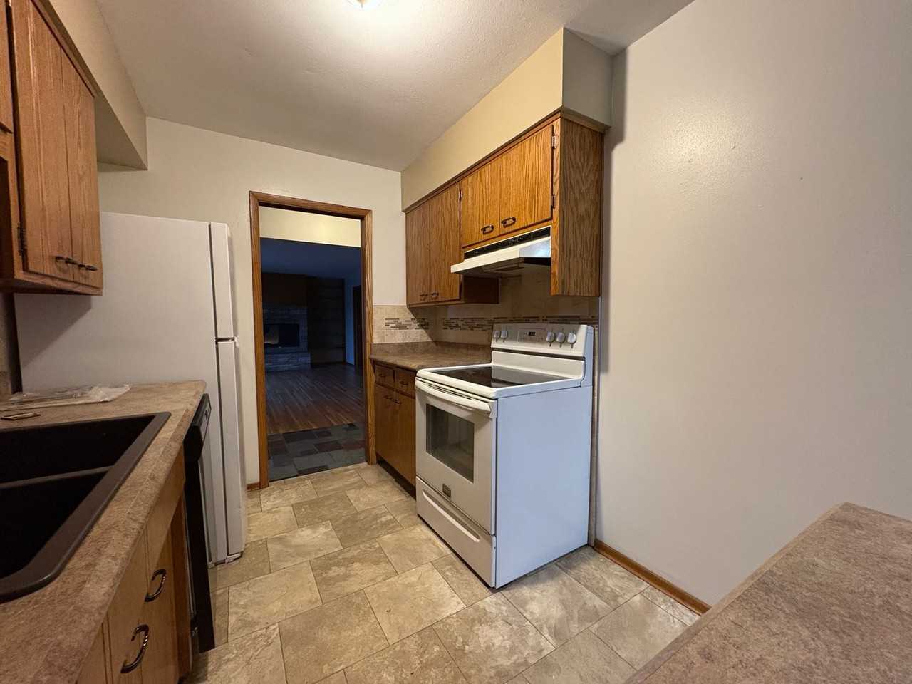 1306 3rd Ave Ne - Photo 4 of 18