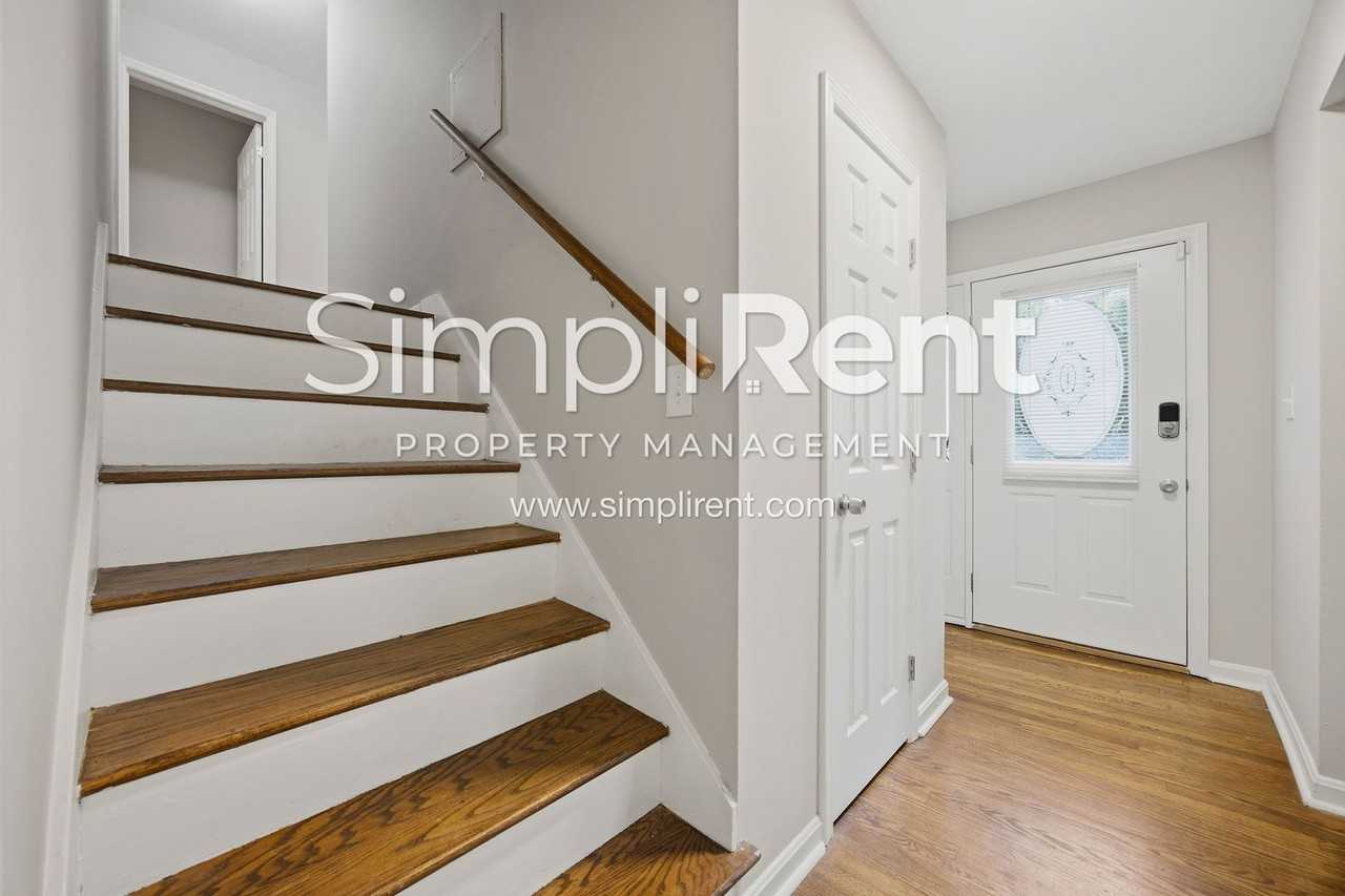 2447 Whites Mill Ln - Photo 4 of 26