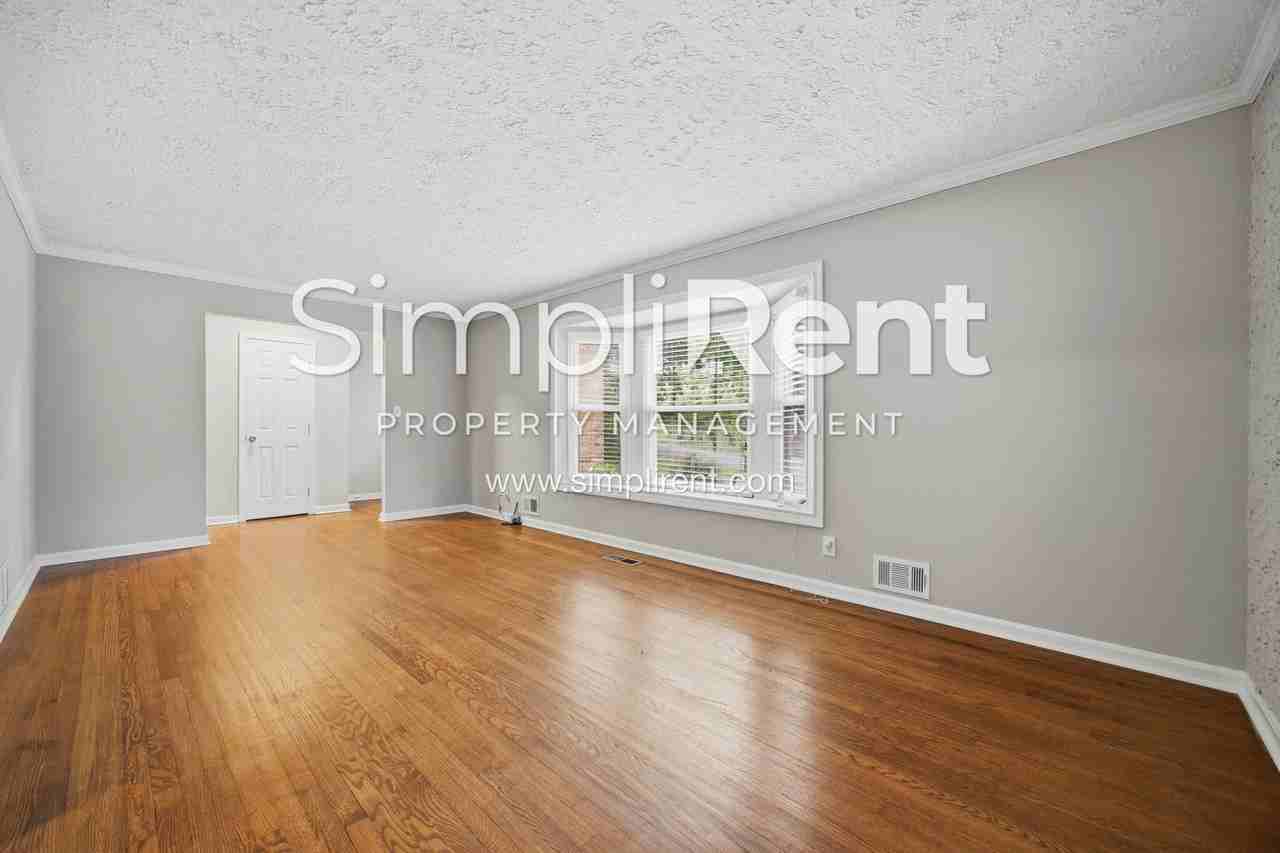 2447 Whites Mill Ln - Photo 7 of 26