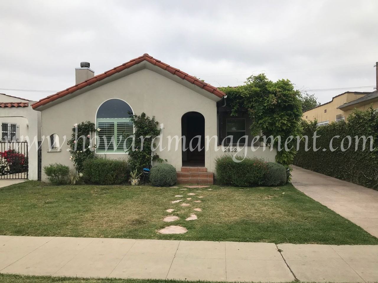 2832 S Victoria Ave - Photo 2 of 32