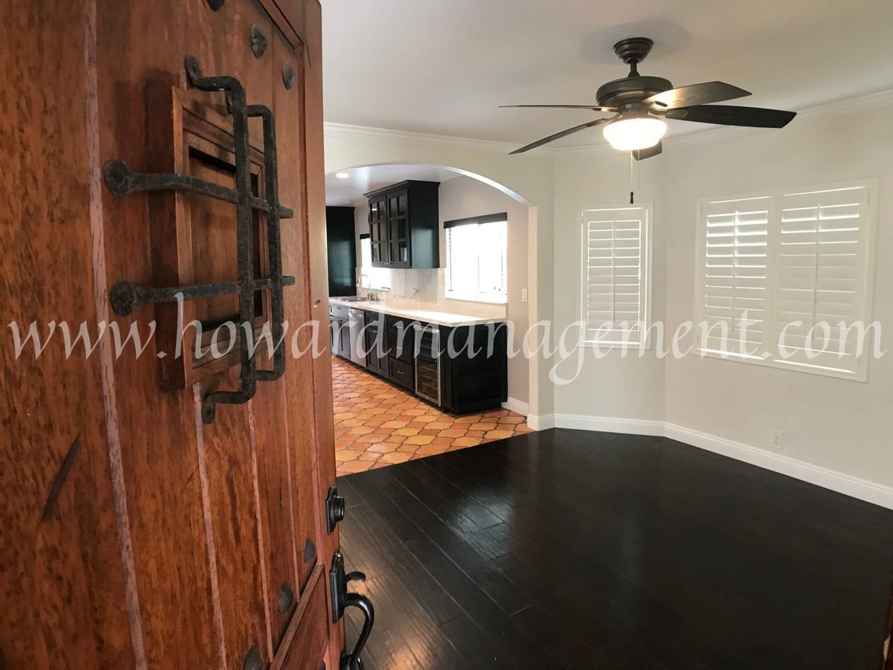 2832 S Victoria Ave - Photo 6 of 32
