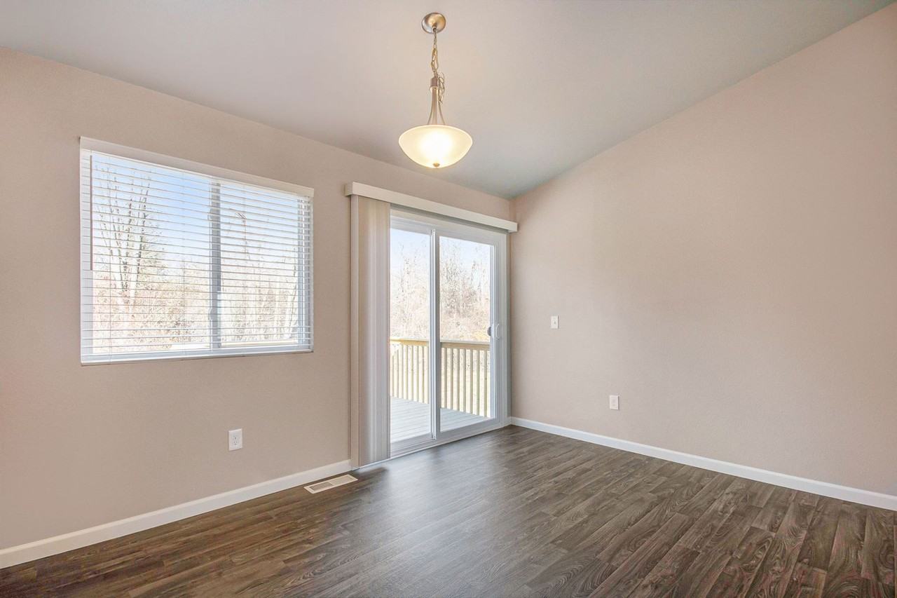 5233 Bittersweet Dr - Photo 4 of 27