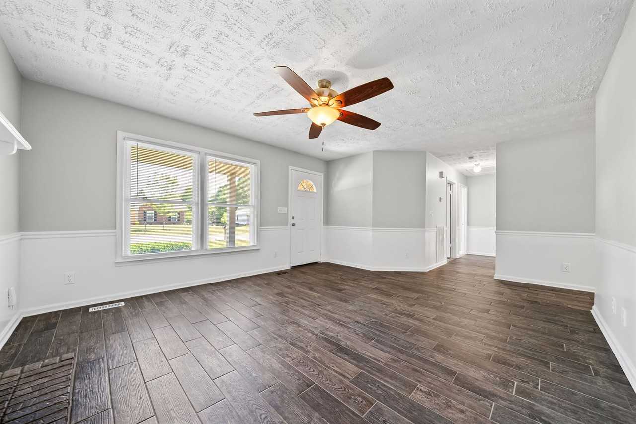 1777 Broadripple Dr - Photo 5 of 31