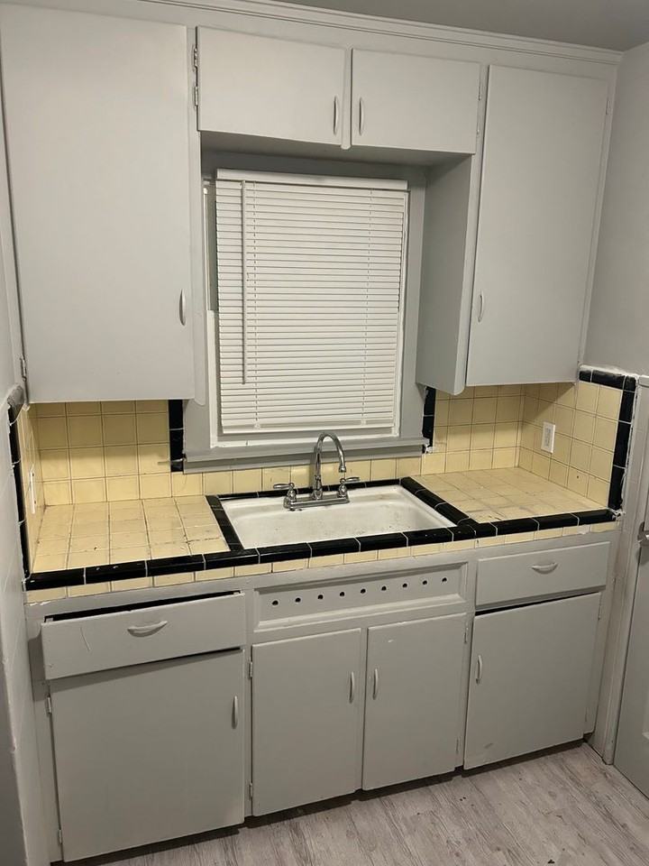 7283 Minock St - Photo 3 of 33