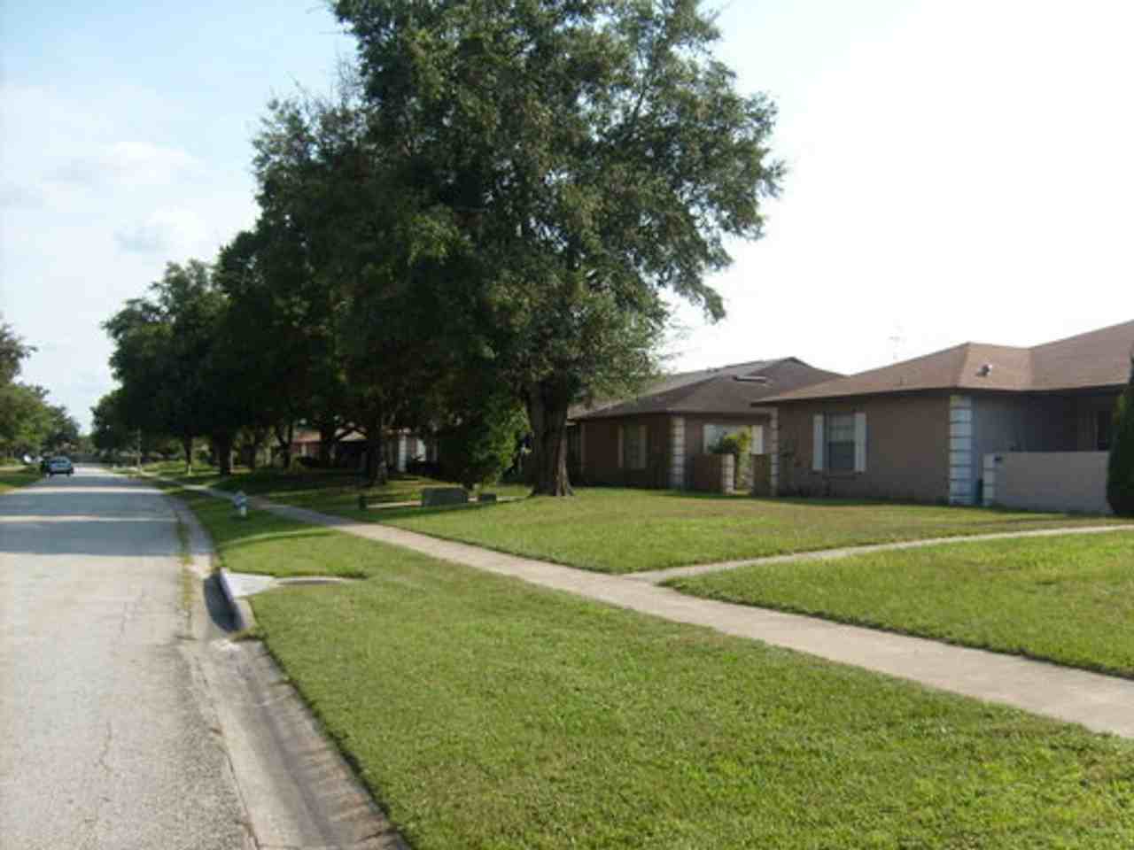 1119 Sophie Blvd - Photo 4 of 8