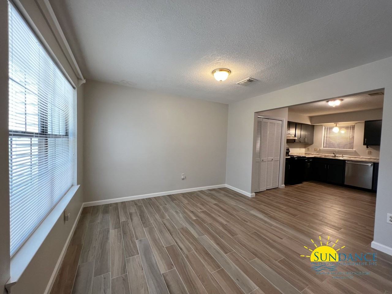 106 Brookmeade Dr - Photo 4 of 12