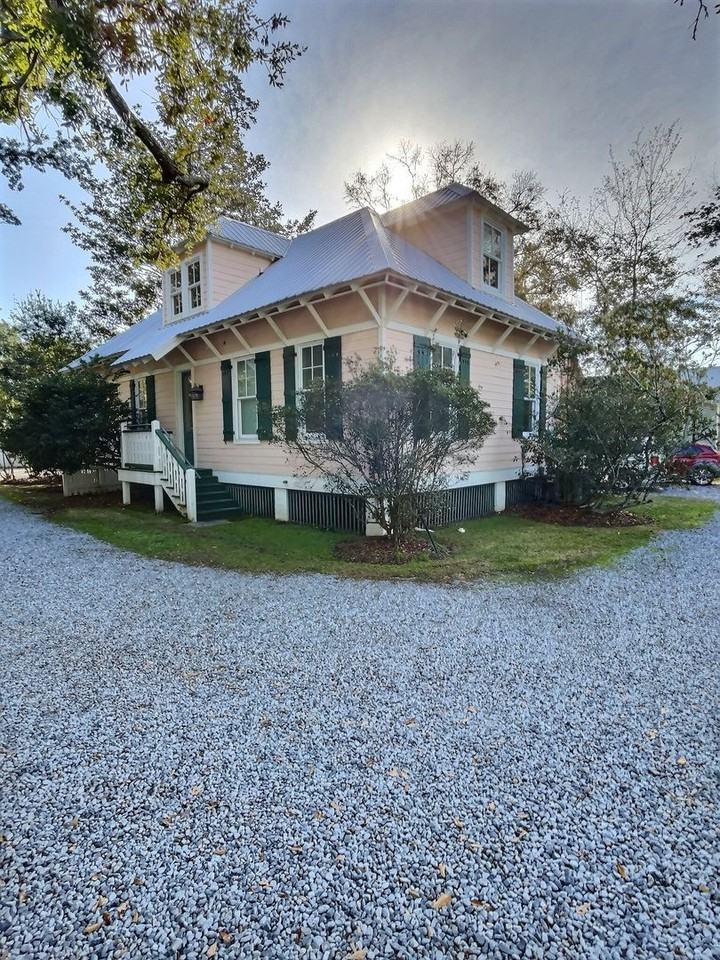 607 Cottage Square Ln - Photo 4 of 19