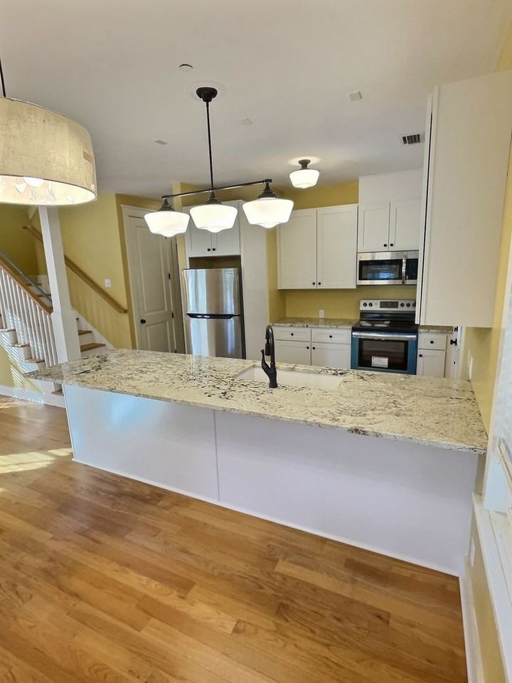 607 Cottage Square Ln - Photo 6 of 19