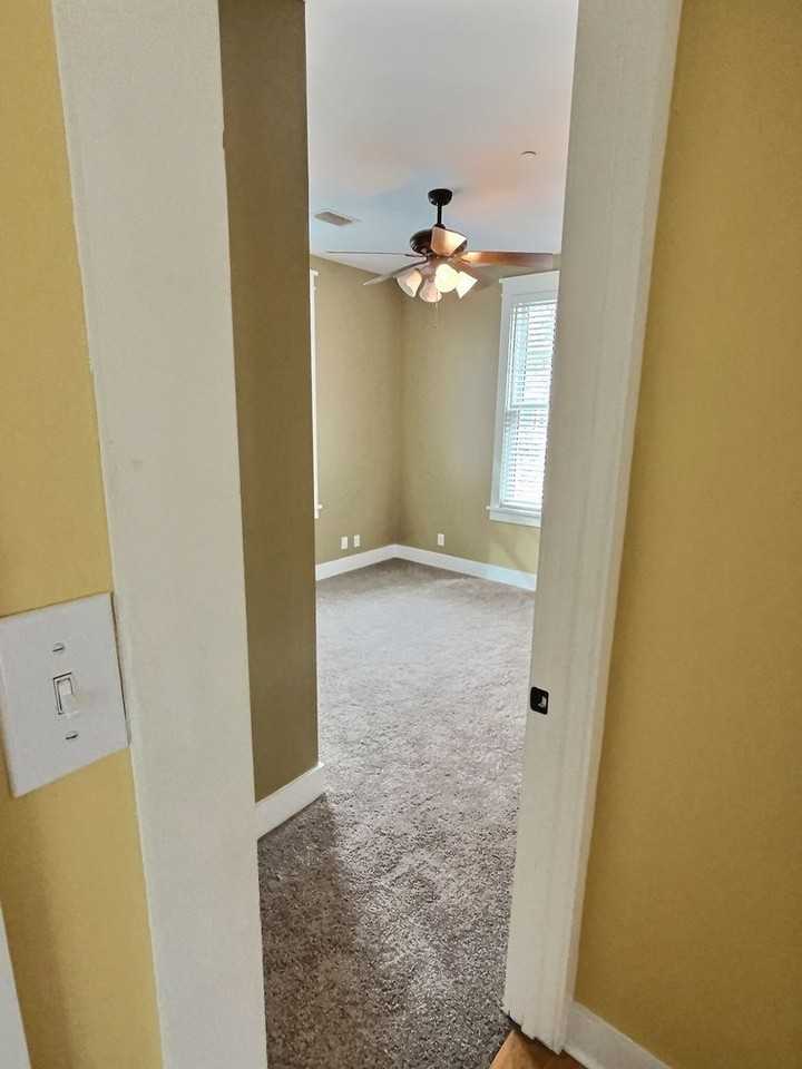 607 Cottage Square Ln - Photo 7 of 19