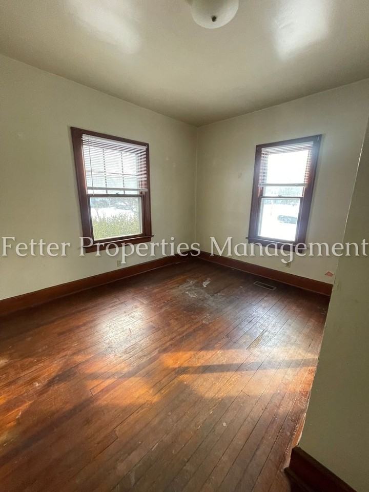 1651 Burdette Ave - Photo 3 of 8