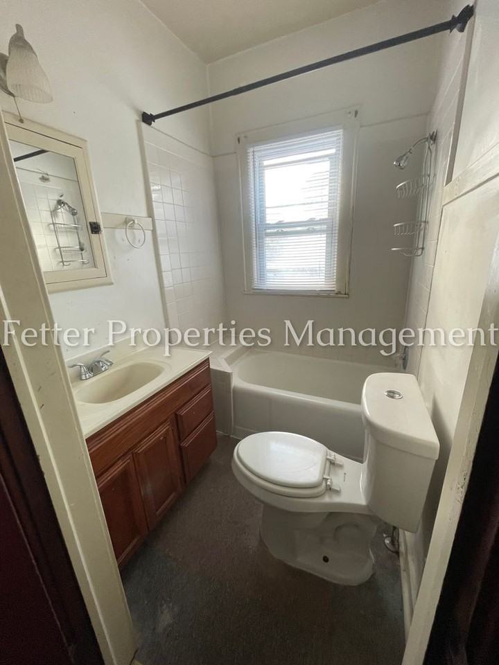 1651 Burdette Ave - Photo 5 of 8