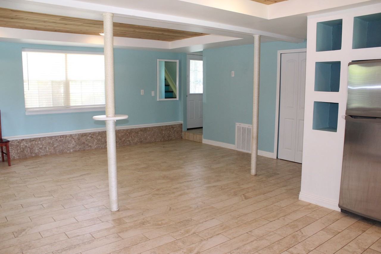 261 Ponce Ln - Photo 3 of 49