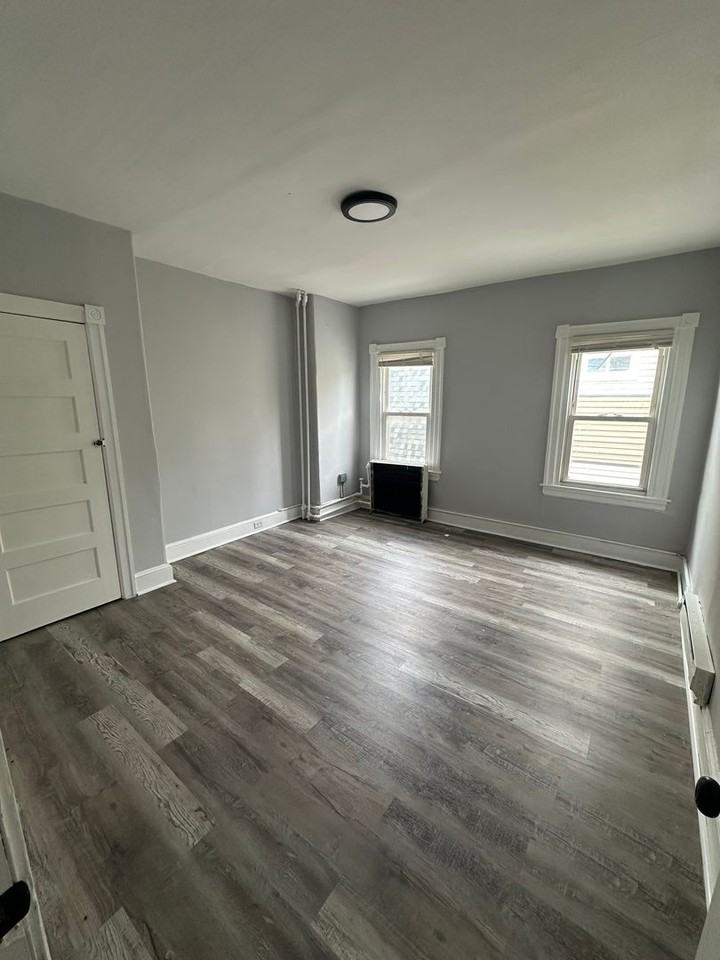 311 Lincoln Ave - Photo 2 of 11