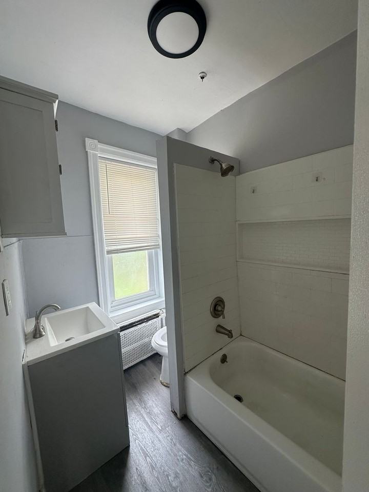 311 Lincoln Ave - Photo 7 of 11