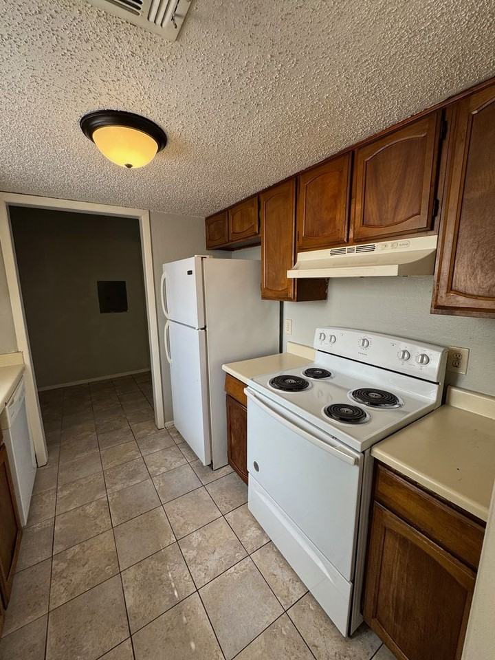 1808 Meridian Ave - Photo 2 of 9