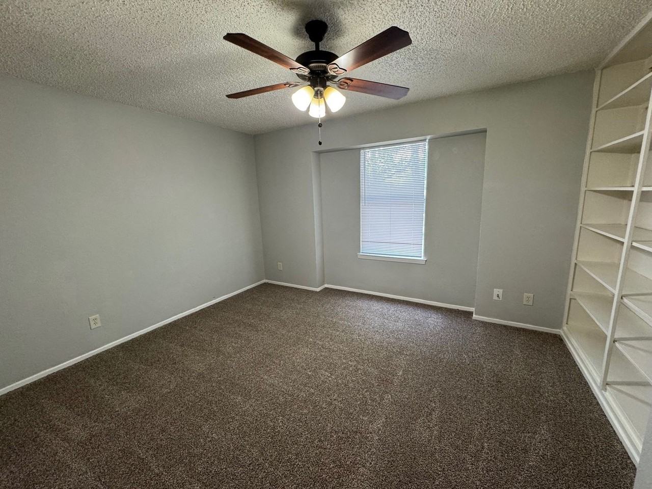 1808 Meridian Ave - Photo 4 of 9