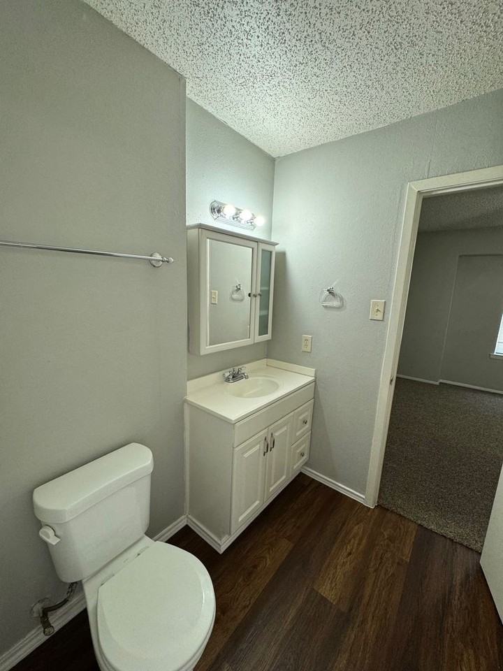 1808 Meridian Ave - Photo 5 of 9