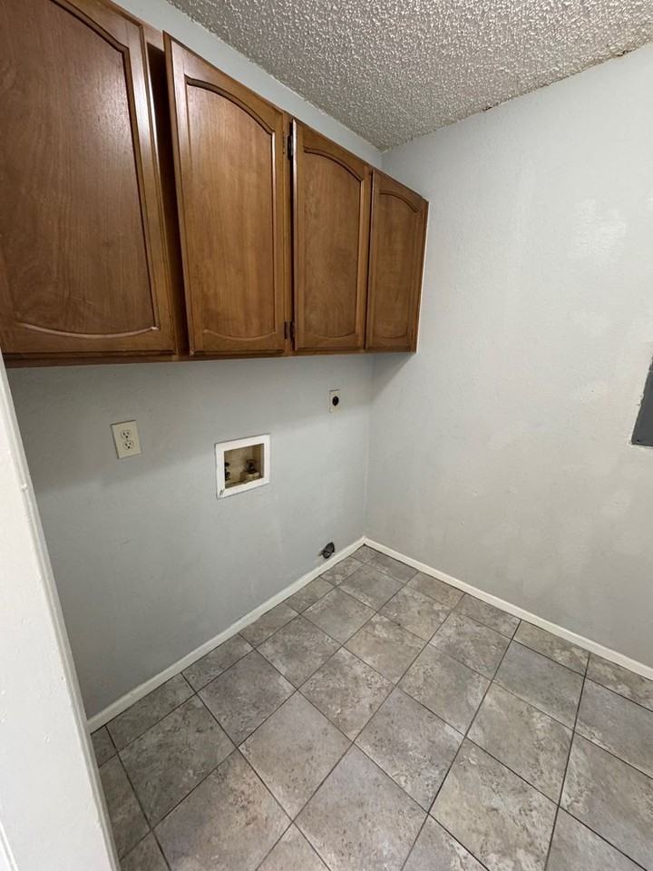 1808 Meridian Ave - Photo 6 of 9