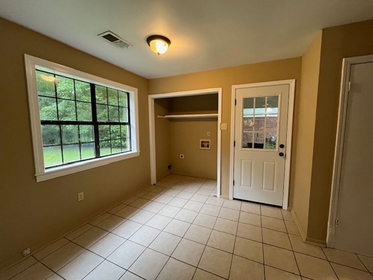 5177 Haynes Dr - Photo 4 of 11