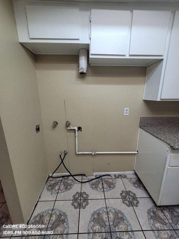 959 S Mountain Ave - Photo 3 of 12