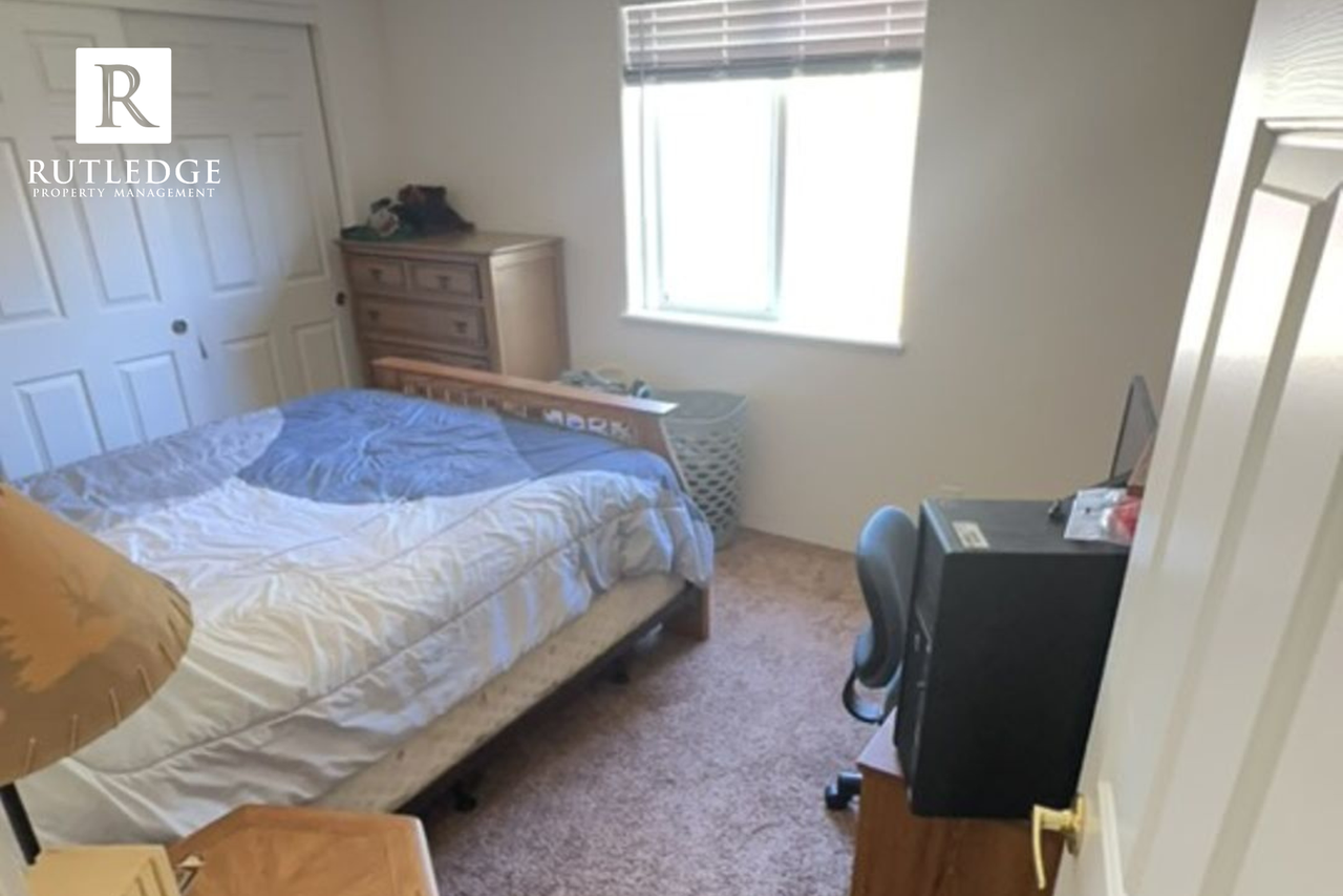 8062 25th St - Photo 4 of 7