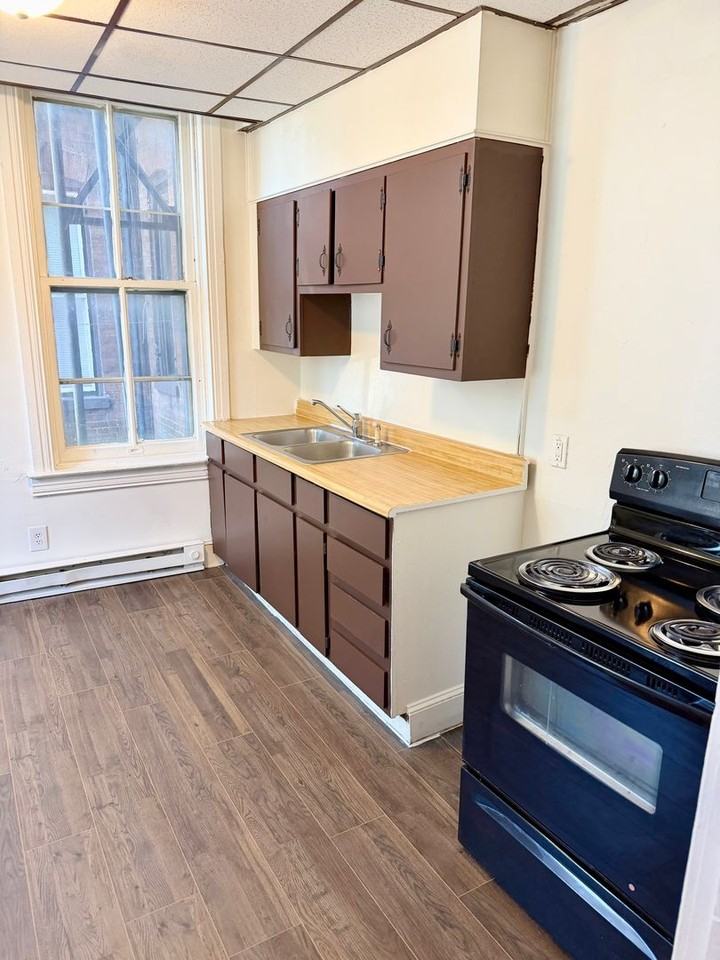 18 N Pine St #1 - Photo 2 of 10