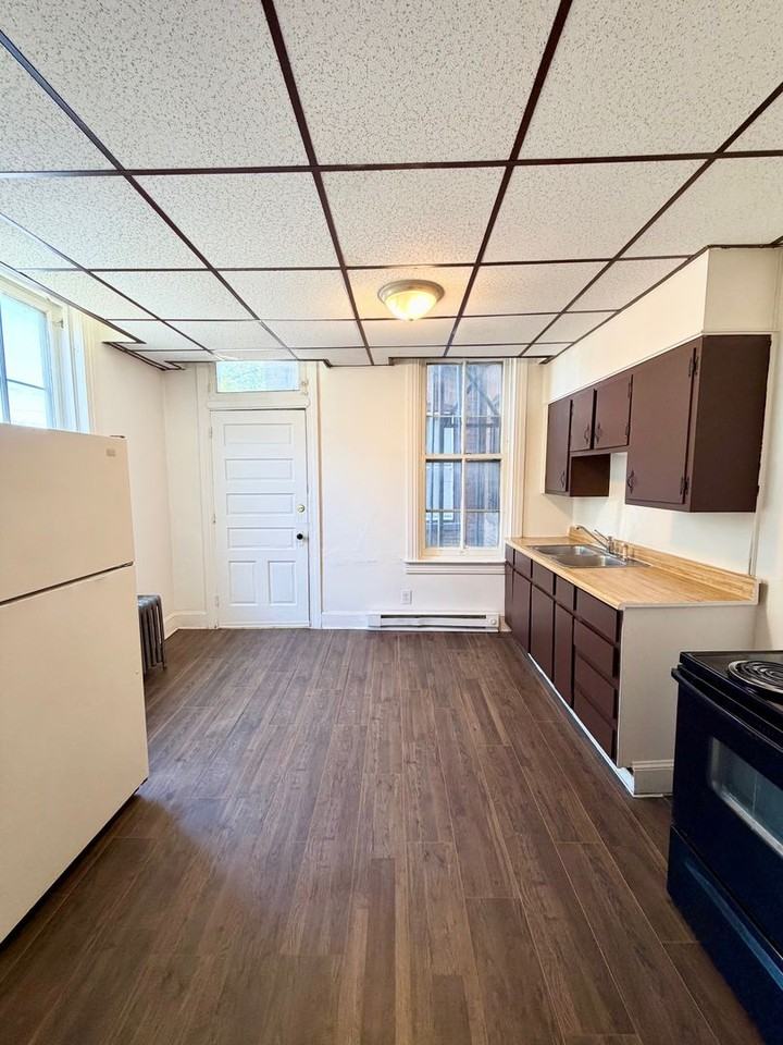 18 N Pine St #1 - Photo 3 of 10