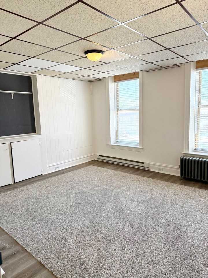 18 N Pine St #1 - Photo 7 of 10