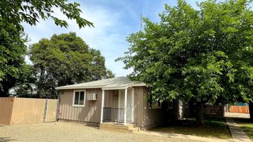 featured image of 639 W Santa Fe Ave